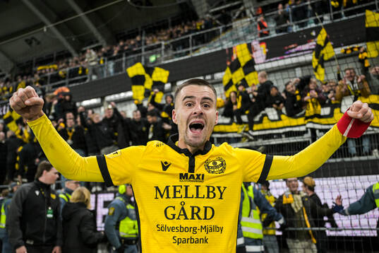 Mjällbys Jesper Gustavsson jublar