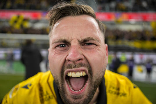 Mjällbys Axel Norén jublar