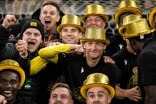 Mjällbys spelare jublar