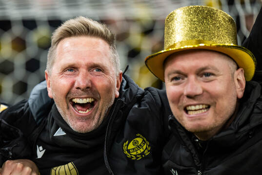 Mjällbys players manager Patrik Andersson jublar