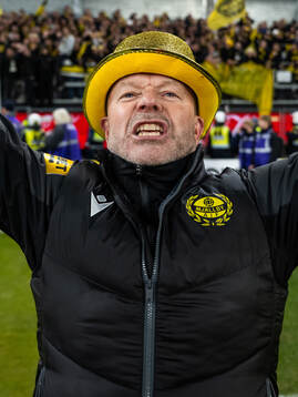 Mjällbys tränare Anders Torstensson jublar