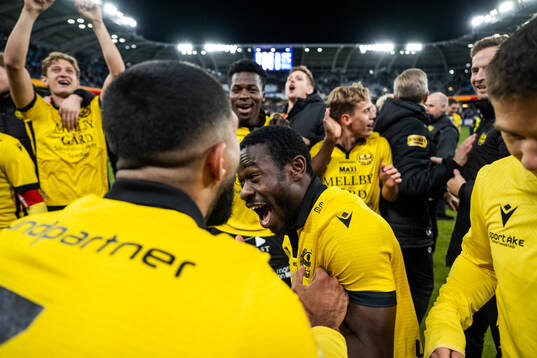 Mjällbys Uba Charles Nwokoma jublar