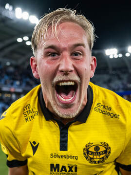 Mjällbys Herman Johansson jublar