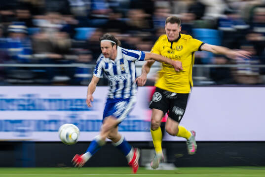 IFK Göteborgs Gustav Svensson och Mjällbys Jacob