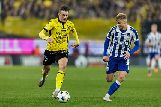 Mjällbys Elliot Stroud och IFK Göteborgs David Kruse