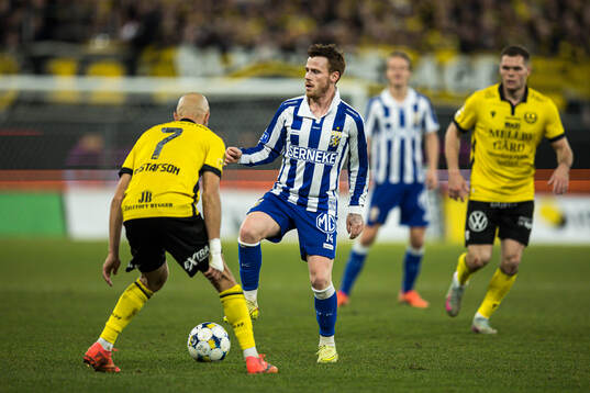 Mjällbys Viktor Gustafson och IFK Göteborgs Tobias Heintz