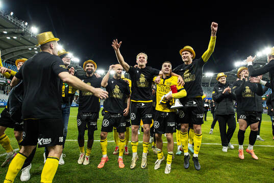 Mjällbys spelare jublar