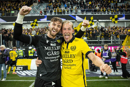 Mjällbys målvakt Noel Törnqvist och Herman Johansson