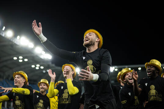 Mjällbys målvakt Noel Törnqvist jublar