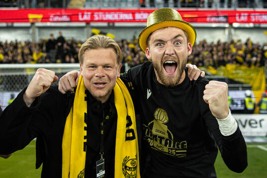 Mjällbys scout David Löfquist och målvakt Noel