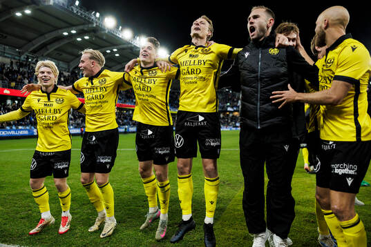Mjällbys spelare jublar