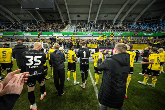 Mjällbys spelare jublar