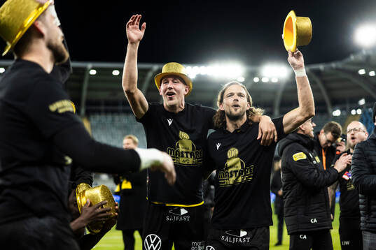 Mjällbys Herman Johansson och Tom Pettersson jublar