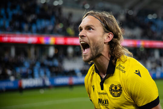 Mjällbys Tom Pettersson jublar