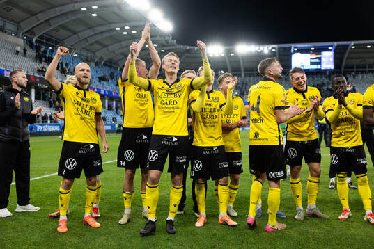 Mjällbys spelare jublar