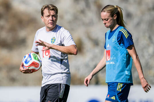 Head coach Tony Gustavsson and Amanda Ilestedt