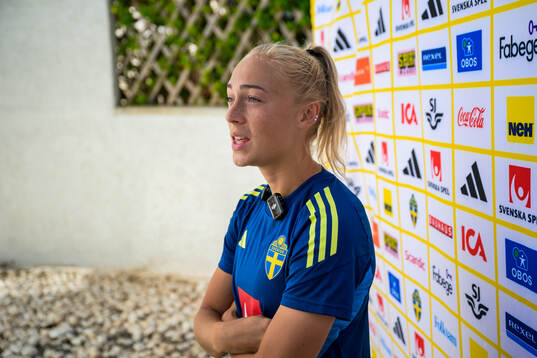 Hanna Bennison is interviewed by the media