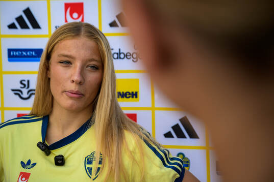 Smilla Holmberg is interviewed by the media