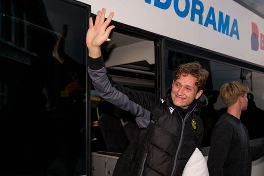 Mjällbys Ludvig Tidstrand när laget välkomnas hem av