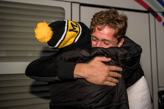 Mjällbys Ludvig Tidstrand när laget välkomnas hem av