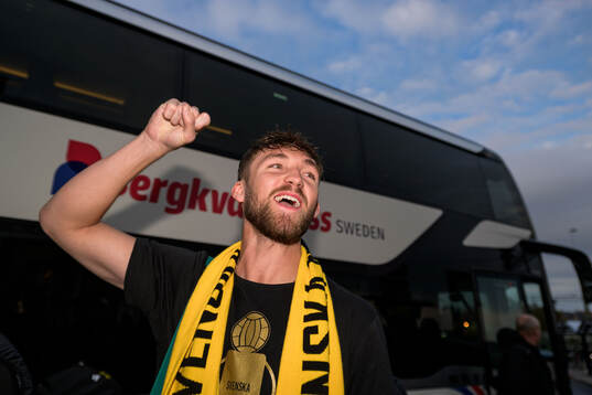 Mjällbys målvakt Noel Törnqvist när laget välkomnas