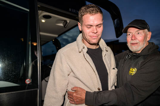 Mjällbys Jacob Bergström när laget välkomnas hem av