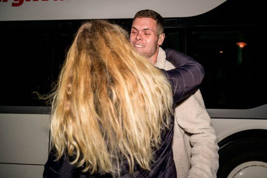 Mjällbys Jacob Bergström när laget välkomnas hem av