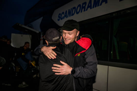 Mjällbys naprapat Hampus Hedberg att laget välkomnats hem