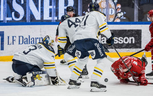 Södertäljes målvakt Love Härenstam och Moras Gustav