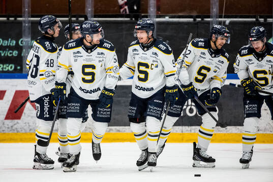 Södertäljes Jonas Ahnelöv och Patrik Zackrisson jublar