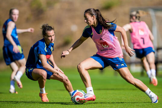 Julia Zigiotti Olme and Rosa Kafaji of the Swedish women's