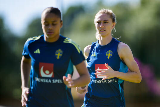 Felicia Schröder and Rebecka Blomqvist of the Swedish