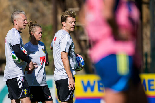 Assistant coach Niklas Egnell, assistant coach Johanna