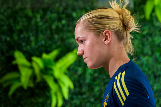 Hanna Lundkvist is interviewed by the media at a press