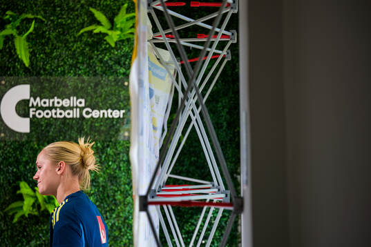 Hanna Lundkvist is interviewed by the media at a press