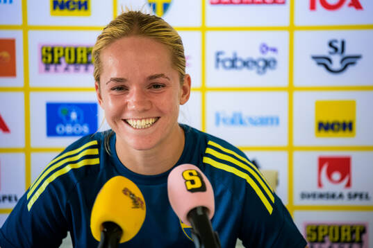 Hanna Lundkvist is interviewed by the media at a press