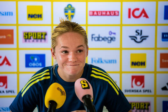 Hanna Lundkvist is interviewed by the media at a press