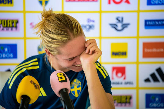Hanna Lundkvist is interviewed by the media at a press