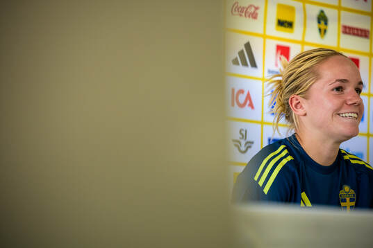 Hanna Lundkvist is interviewed by the media at a press