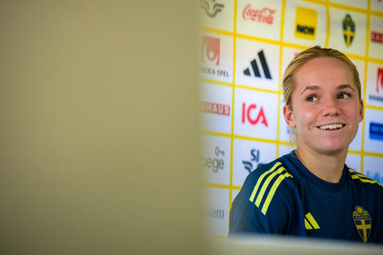 Hanna Lundkvist is interviewed by the media at a press