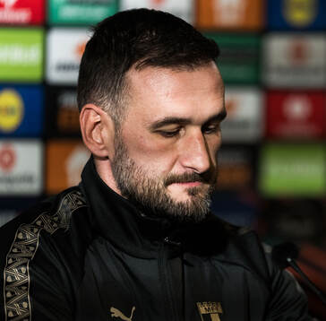 Head coach Anes Mravac
