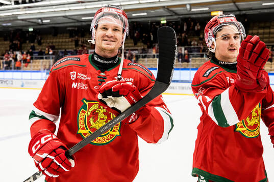 Moras Tobias Ekberg jublar