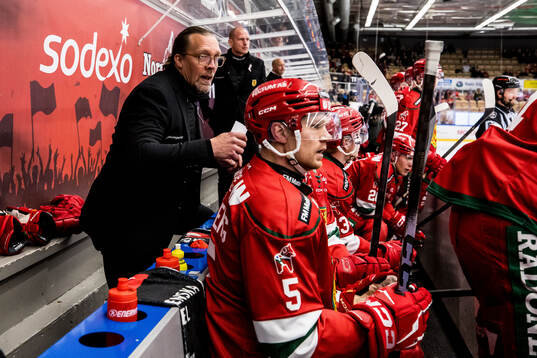Moras assisterande tränare Daniel Tjernqvist och Tobias