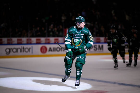 Färjestads Luke Philp jublar