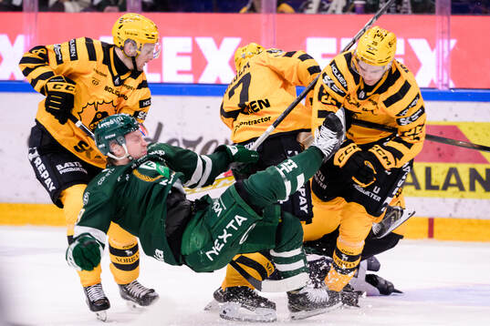 Färjestads Oskar Steen och Skellefteås Oliver Okuliar och