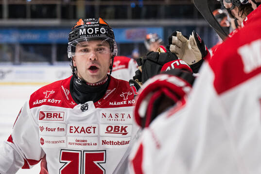 Örebros David Quenneville jublar