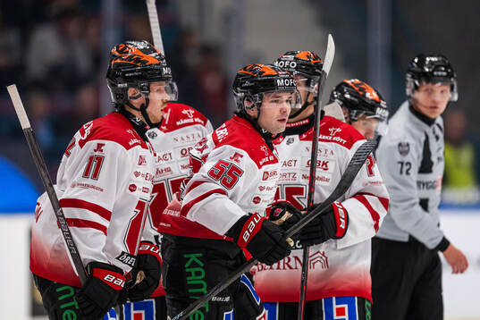 Örebros David Quenneville jublar