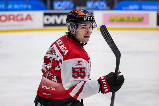 Örebros David Quenneville jublar