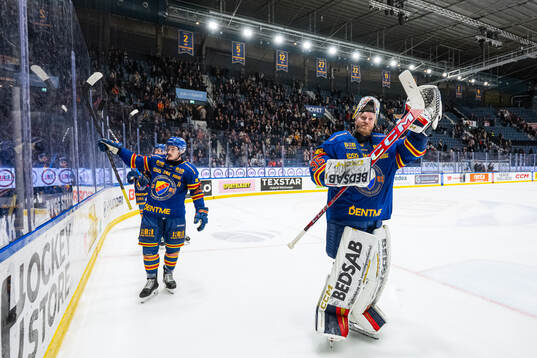 Djurgårdens Charles Hudon och målvakt Magnus Hellberg