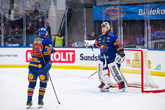Djurgårdens Colby Sissons jublar med målvakt Magnus